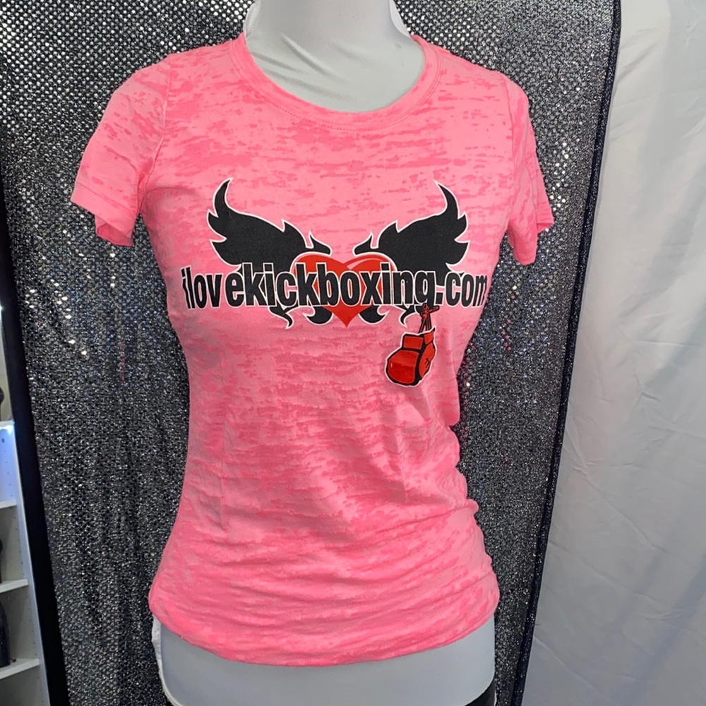 Pink @ilovekickboxing.com” t-shirt.